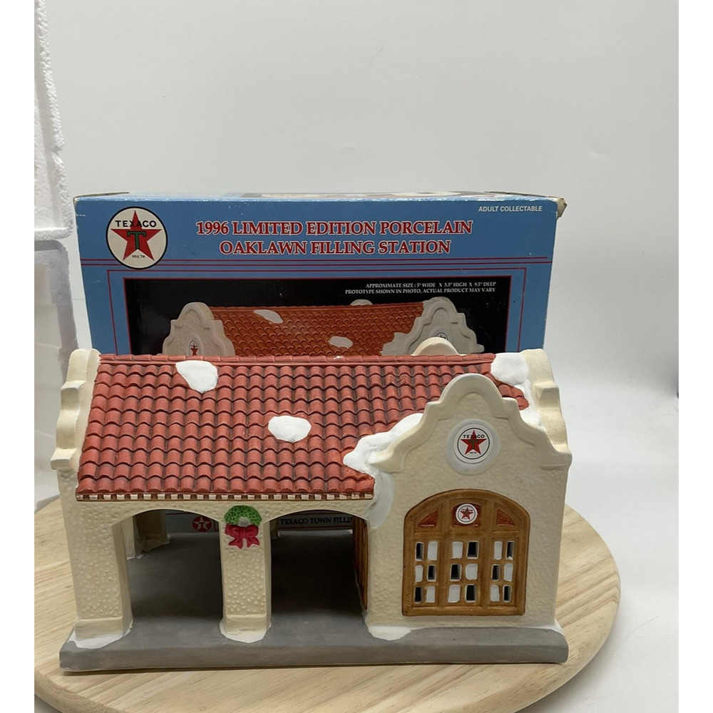 Vintage 1996 Texaco Porcelain Oaklawn Filling Station Lighted w/ Box Collectible